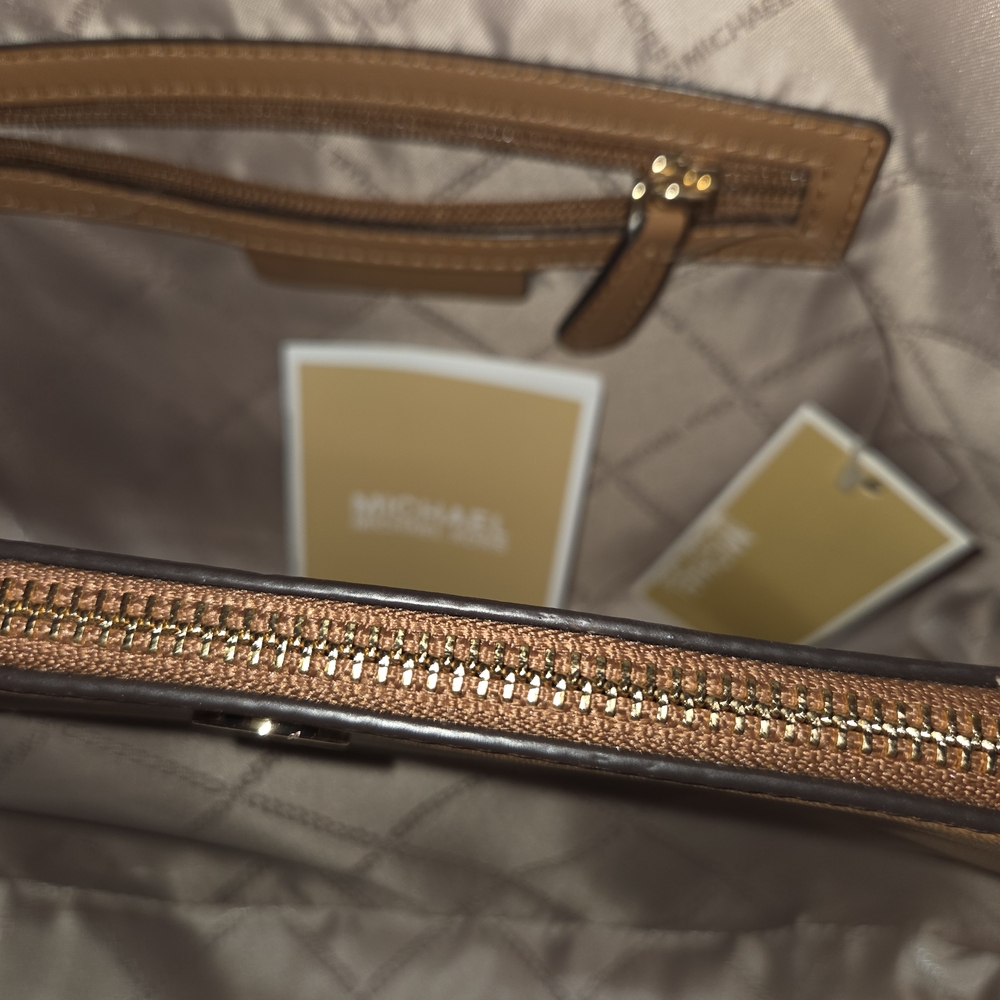NWT Michael Kors Rosemary Medium Shoulder Tote - Picture 4 of 9